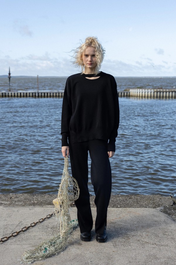 salanida. Ora megztos merino kelnės Juoda salanida. Ora megztos merino kelnės Juoda