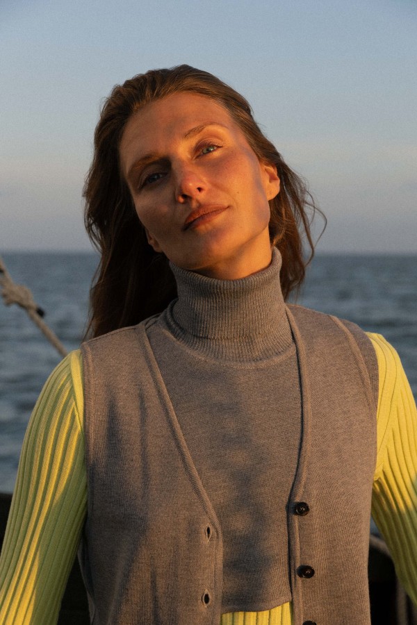 salanida. Punto merino kaklo mova Šviesiai Pilka salanida. Punto merino kaklo mova Šviesiai Pilka