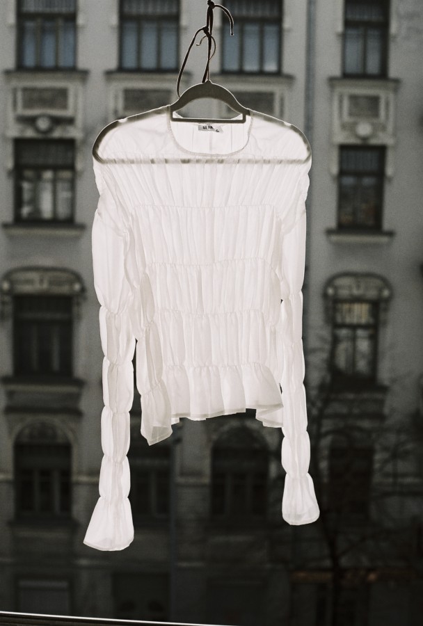 SEARCHING. Dreamy Top balta