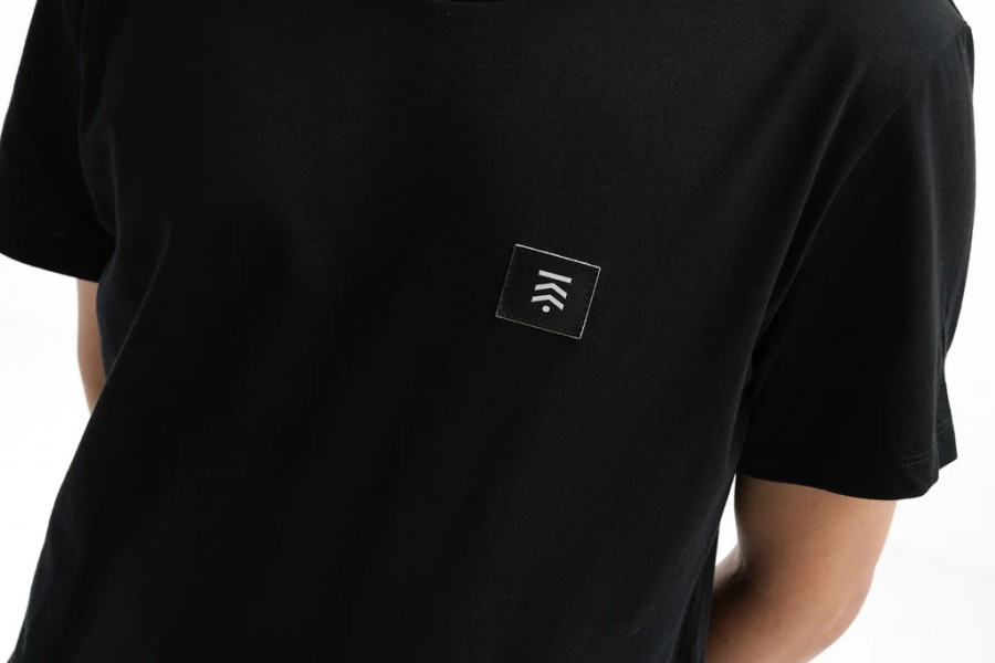 TRAM TRYS. BLACK BASIC T-SHIRT 