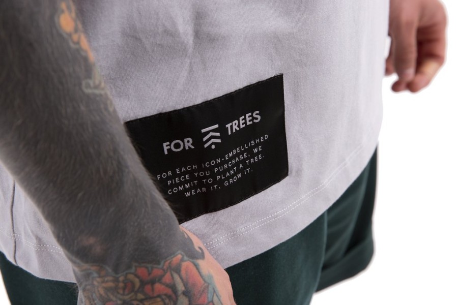 TRAM TRYS. GREY TREES T-SHIRT