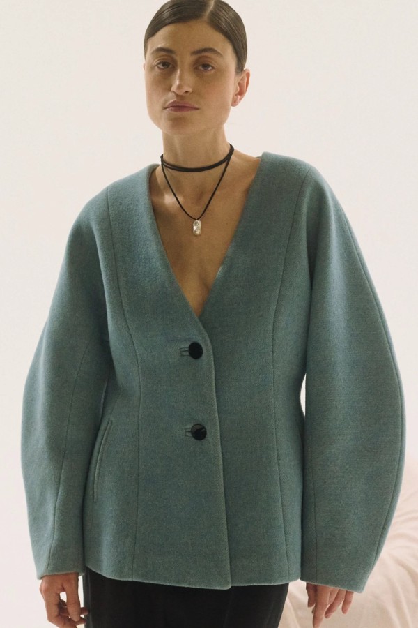 ugnes story. JUODA VIRVELĖ SU BAROKINIU PERLU