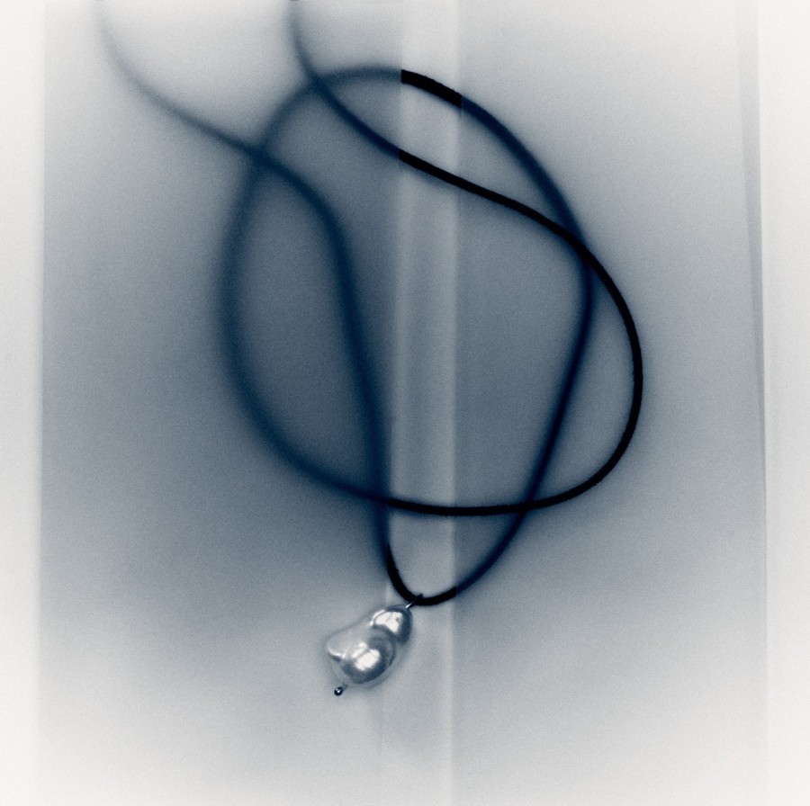 ugnes story. JUODA VIRVELĖ SU BAROKINIU PERLU