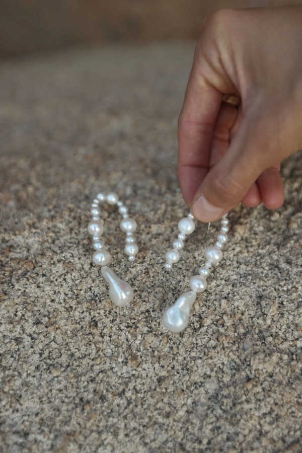 ugnes story. KABANTYS IŠRAIŠKINGI PERLŲ AUSKARAI ugnes story. KABANTYS IŠRAIŠKINGI PERLŲ AUSKARAI