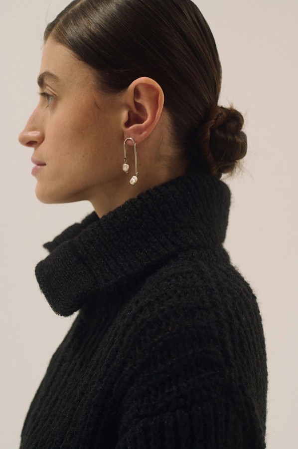 ugnes story. KABANTYS PERLŲ AUSKARAI