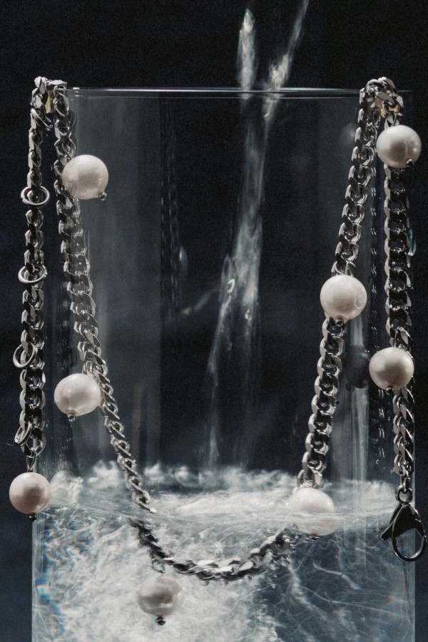 UGNES STORY. KLASIKINIŲ PERLŲ GRANDINĖLĖS CHOKERIS UGNES STORY. KLASIKINIŲ PERLŲ GRANDINĖLĖS CHOKERIS