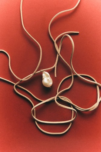 ugnes story. Kreminė VIRVELĖ SU BAROKINIU PERLU