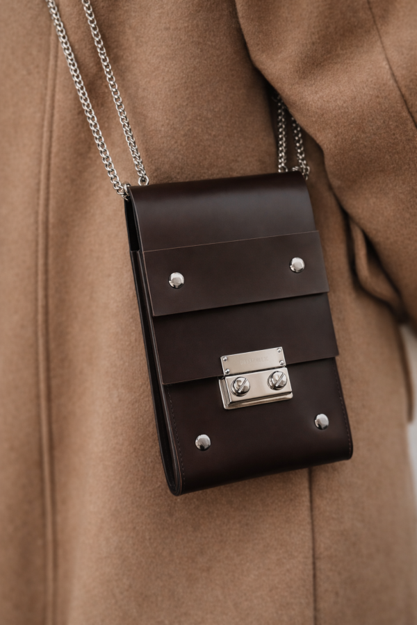 Urbanholic. TELEFONO RANKINĖ