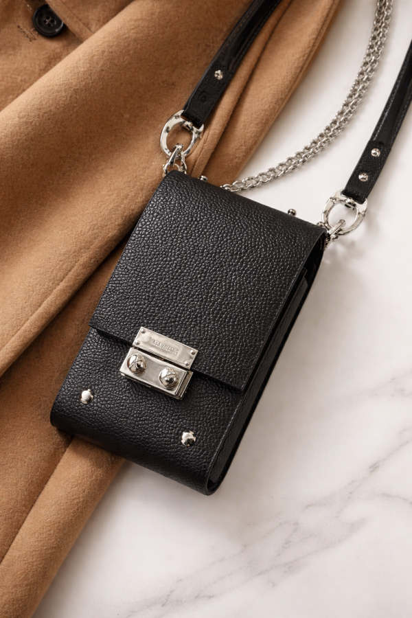 Urbanholic. TELEFONO RANKINĖ