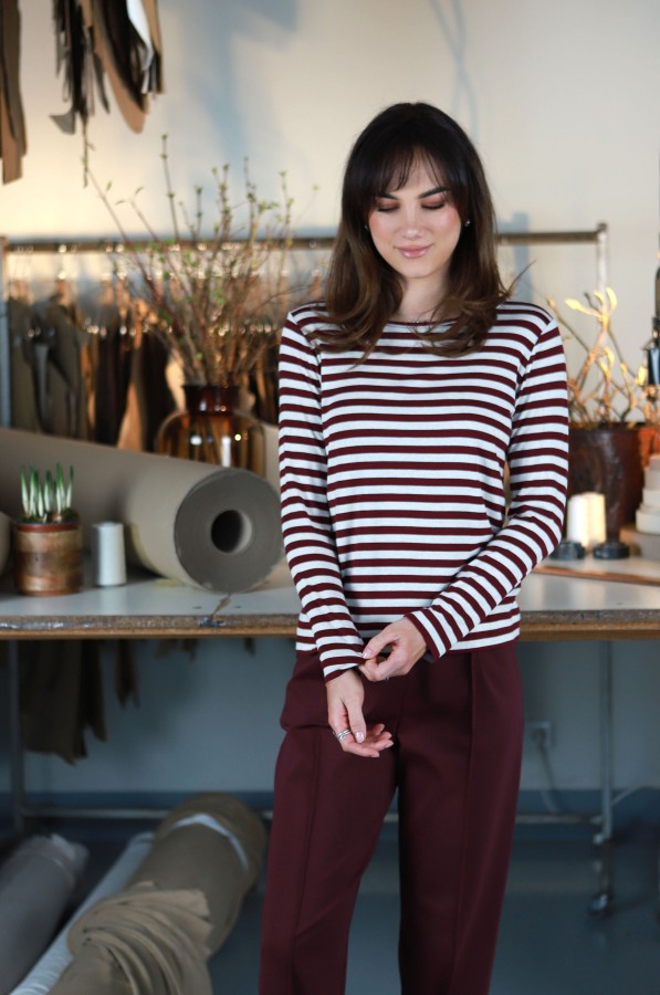 V&V. Burgundy striped palaidinė