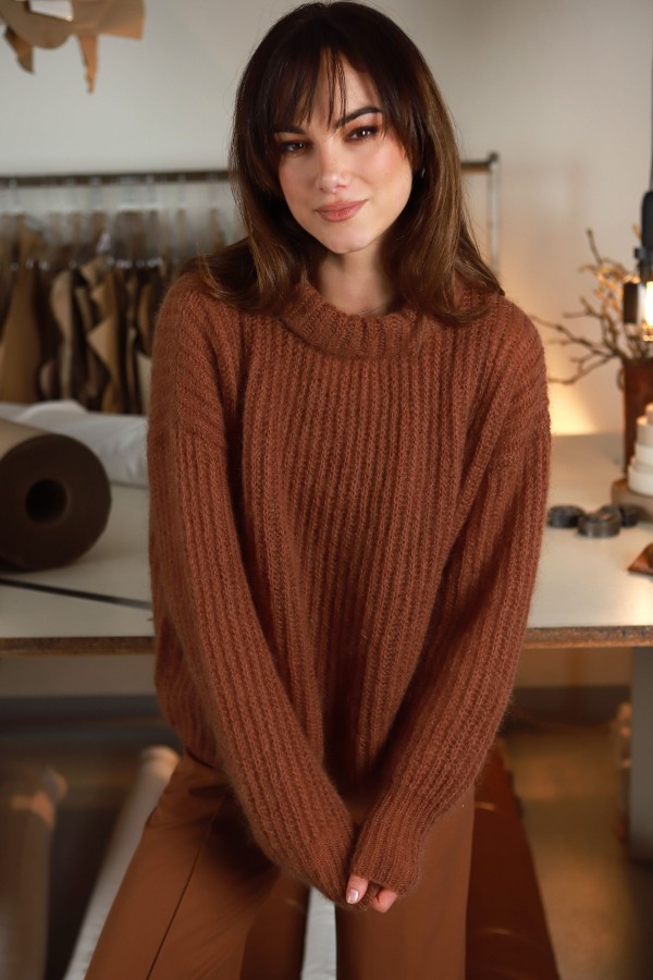 V&V. Chestnut megztukas