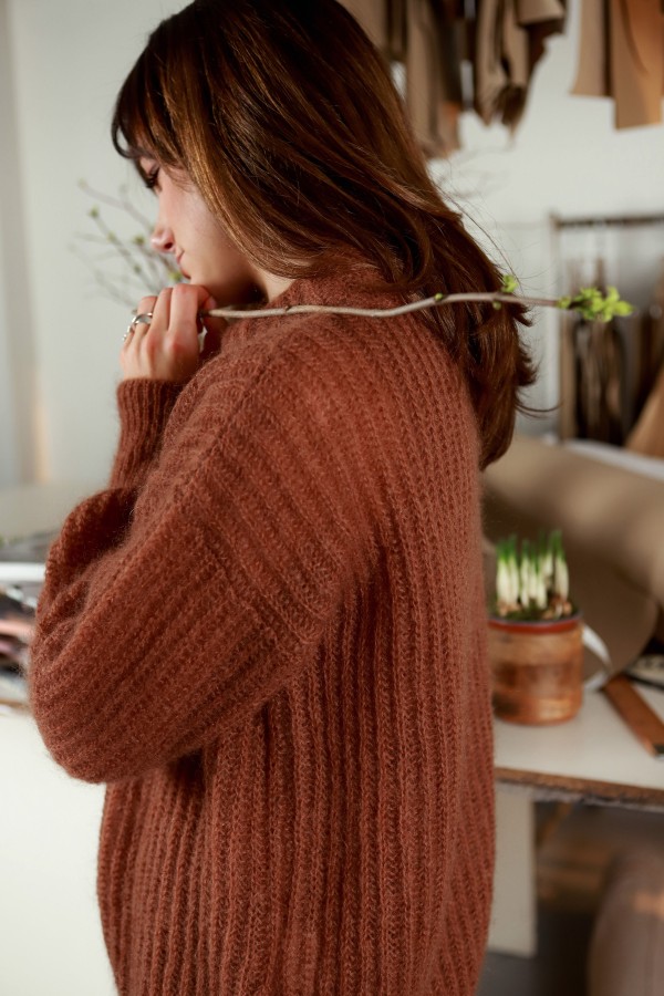 V&V. Chestnut megztukas