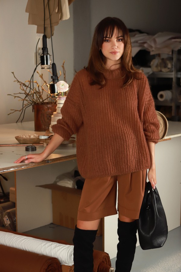 V&V. Chestnut megztukas