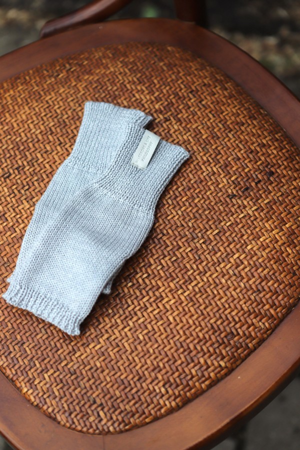 V&V. Cosy vibes only merino vilnos riešinės V&V. Cosy vibes only merino vilnos riešinės