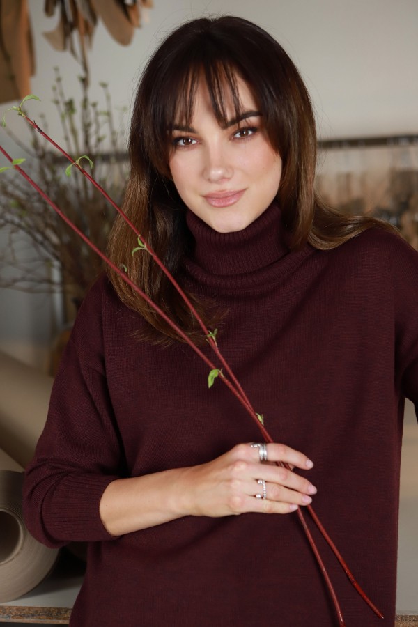 V&V. Lordas burgundy spalvos merino vilnos megztukas