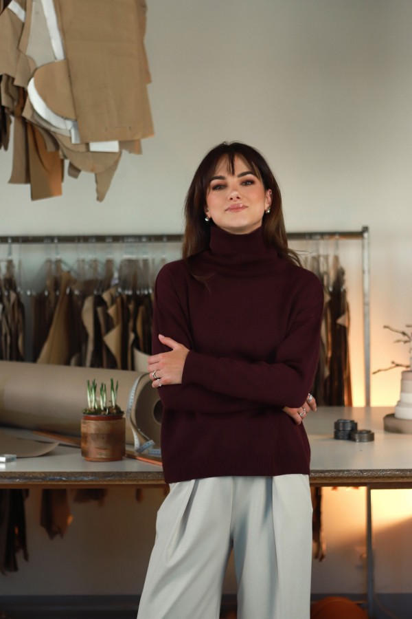 V&V. Lordas burgundy spalvos merino vilnos megztukas