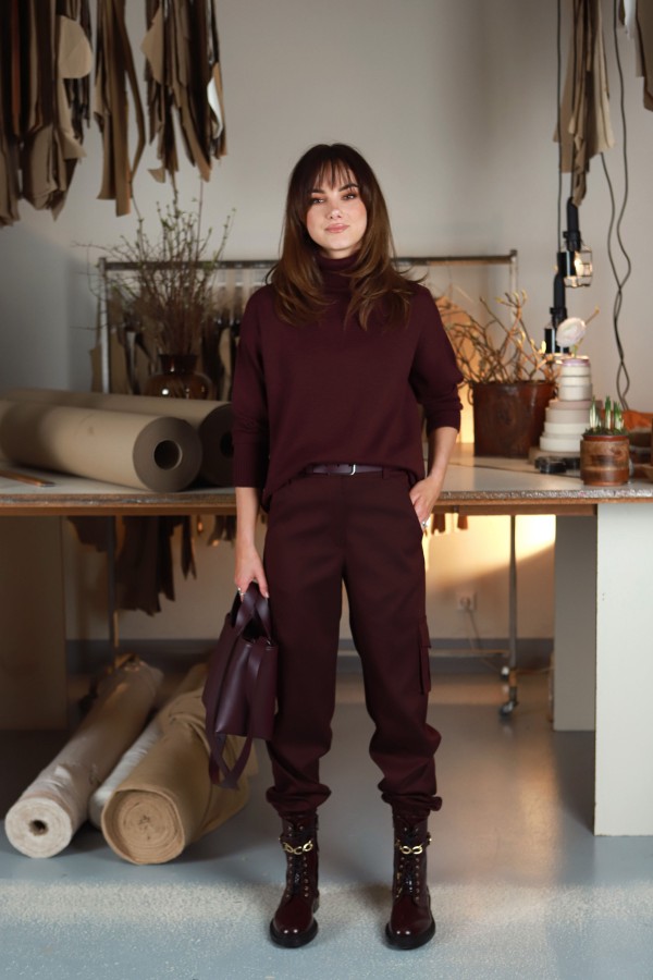 V&V. Lordas burgundy spalvos merino vilnos megztukas