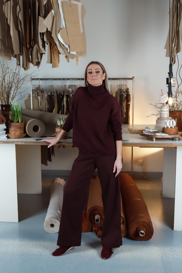 V&V. Lordas burgundy spalvos merino vilnos megztukas