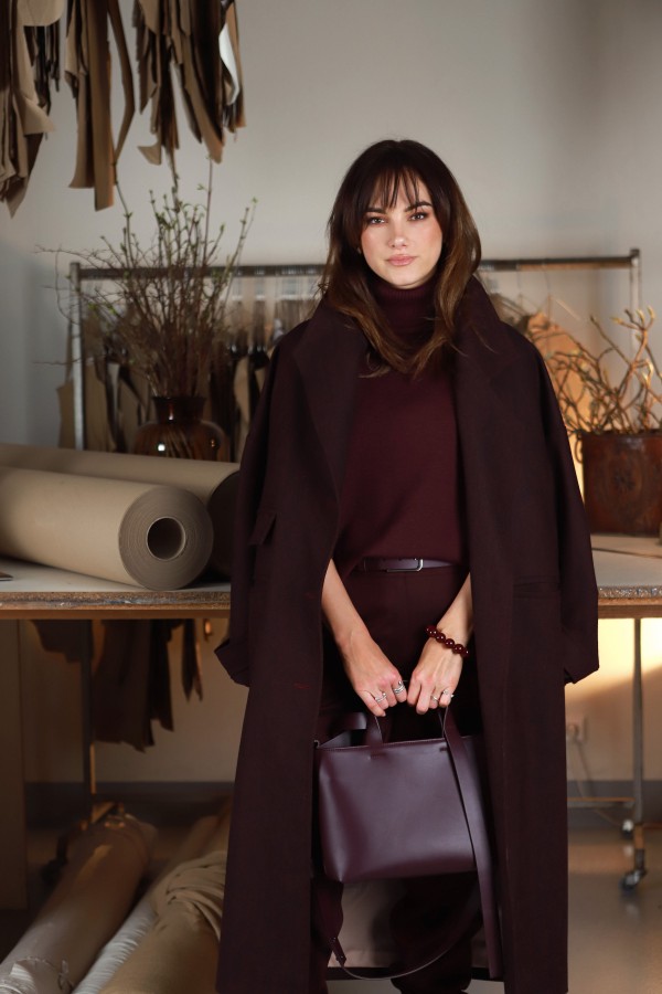 V&V. Lordas burgundy spalvos merino vilnos megztukas