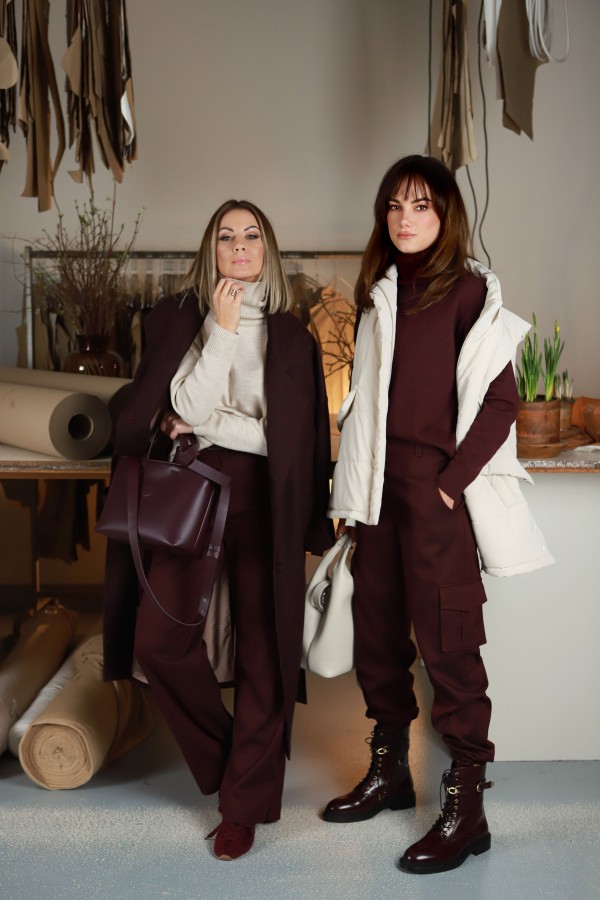 V&V. Lordas burgundy spalvos merino vilnos megztukas