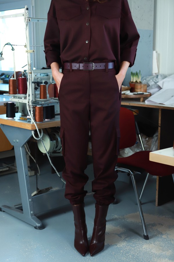 V&V. Merlot kargo kelnės