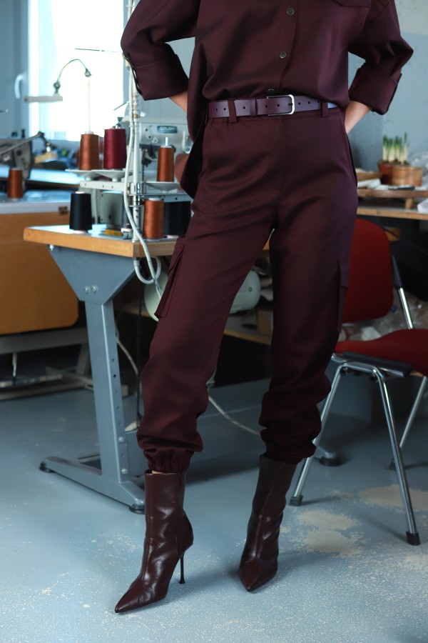 V&V. Merlot kargo kelnės