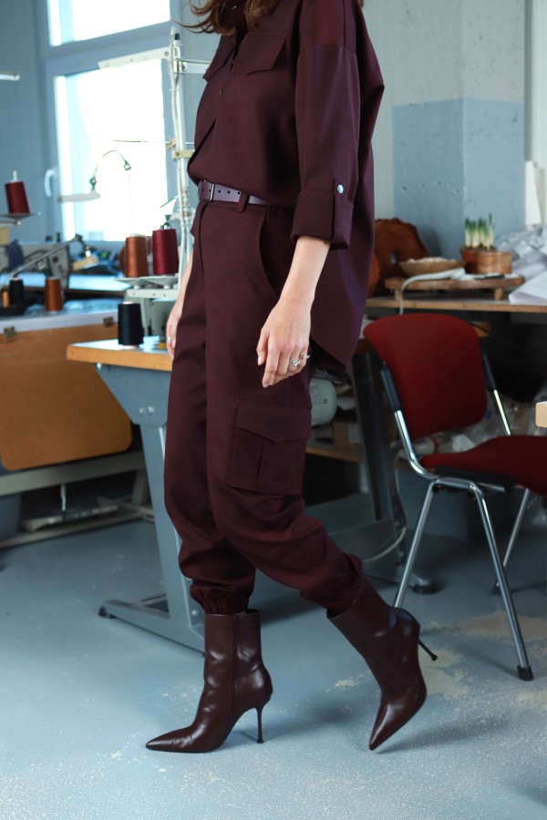 V&V. Merlot kargo kelnės