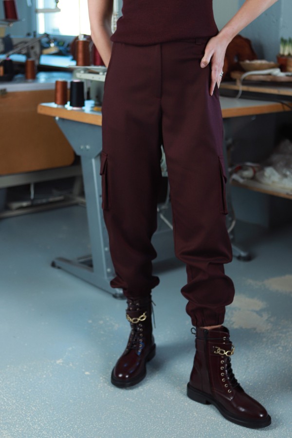 V&V. Merlot kargo kelnės