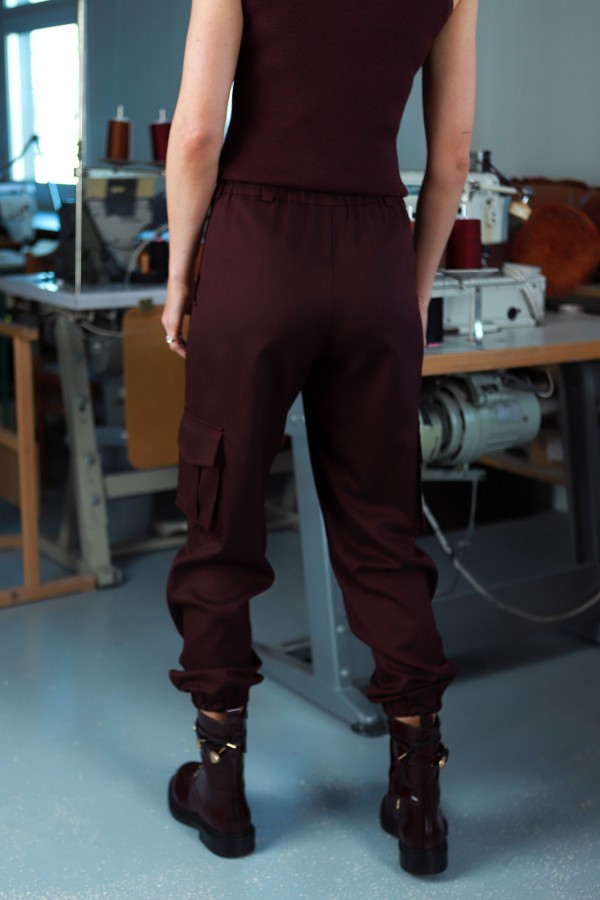 V&V. Merlot kargo kelnės