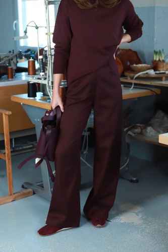 V&V. Merlot plačios kelnės