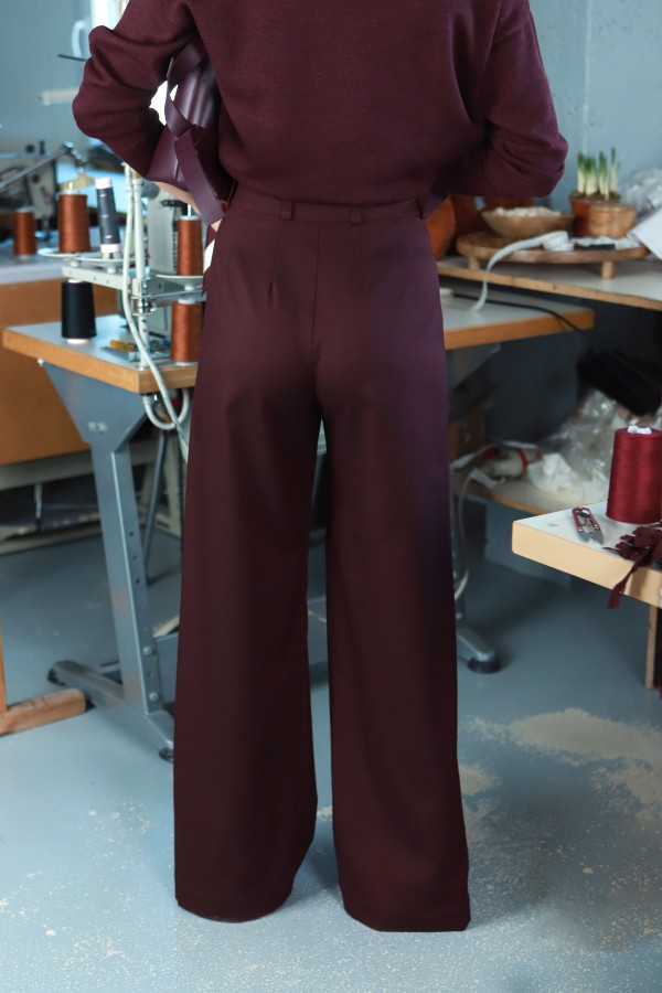 V&V. Merlot plačios kelnės