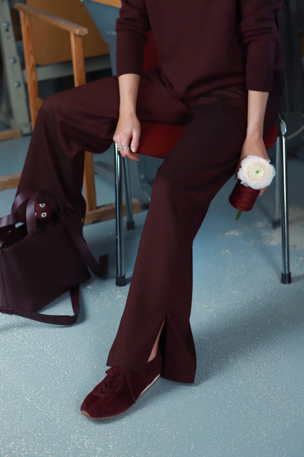 V&V. Merlot plačios kelnės