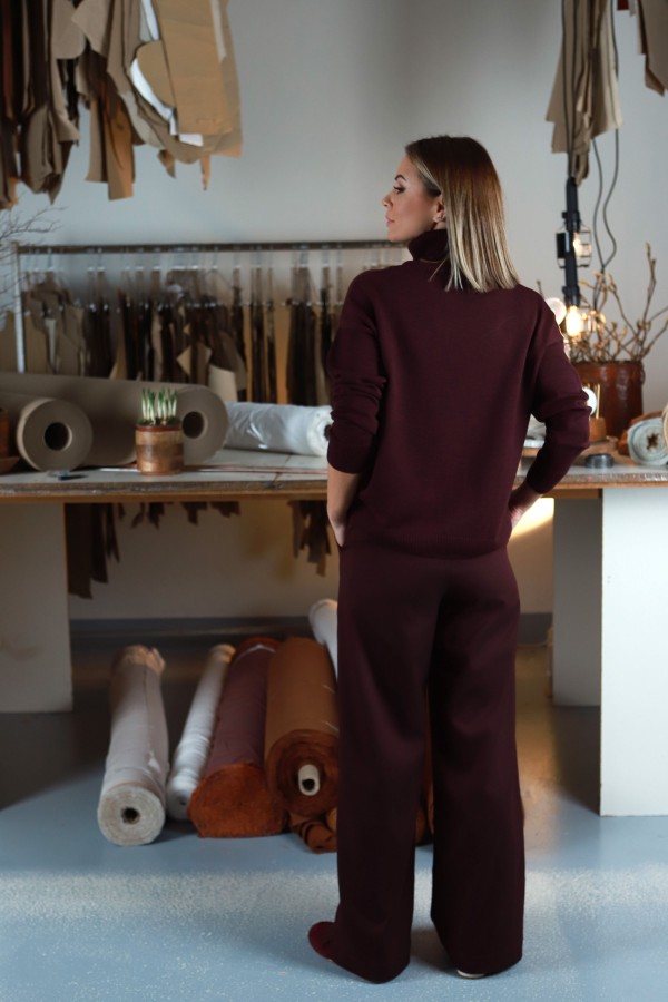 V&V. Merlot plačios kelnės