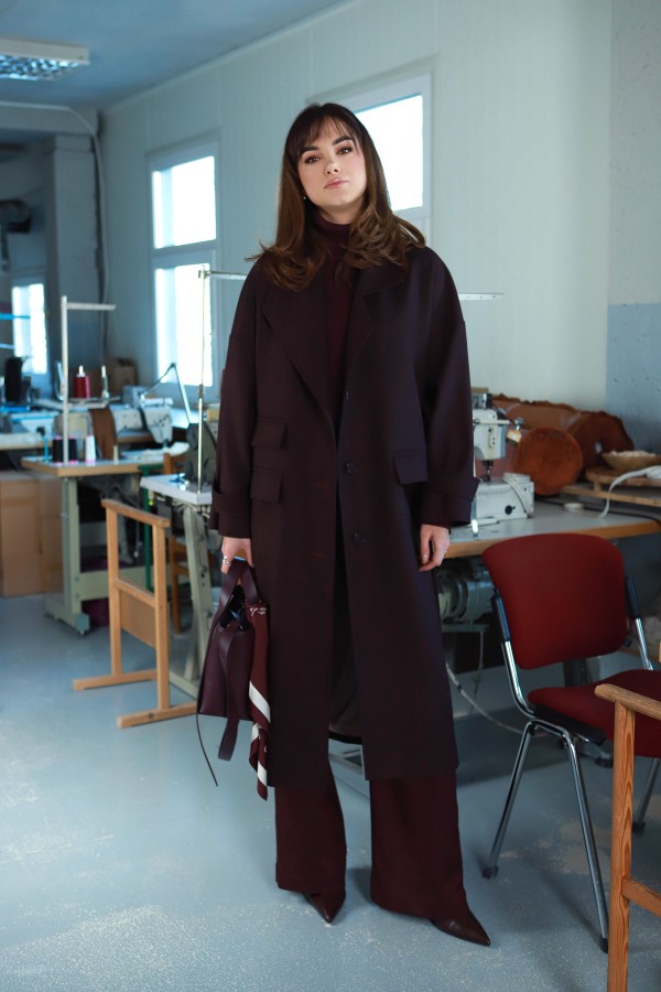 V&V. Merlot plačios kelnės