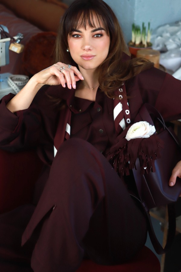 V&V. Merlot plačios kelnės