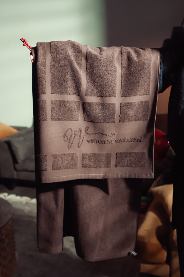 V&V. Nekaloringi gyvenimo saldumynai rankšluosčių komplektas V&V. Nekaloringi gyvenimo saldumynai rankšluosčių komplektas