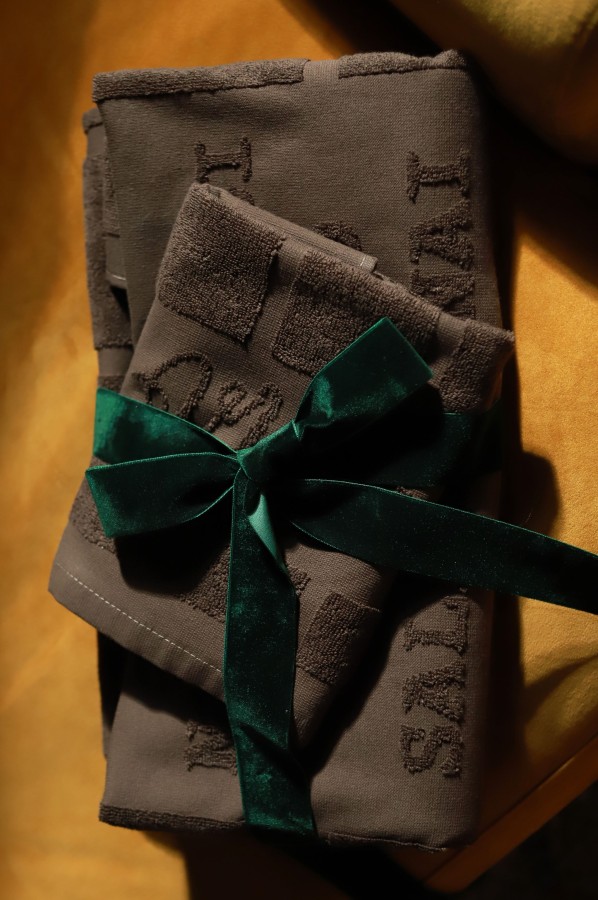 V&V. Nekaloringi gyvenimo saldumynai rankšluosčių komplektas V&V. Nekaloringi gyvenimo saldumynai rankšluosčių komplektas