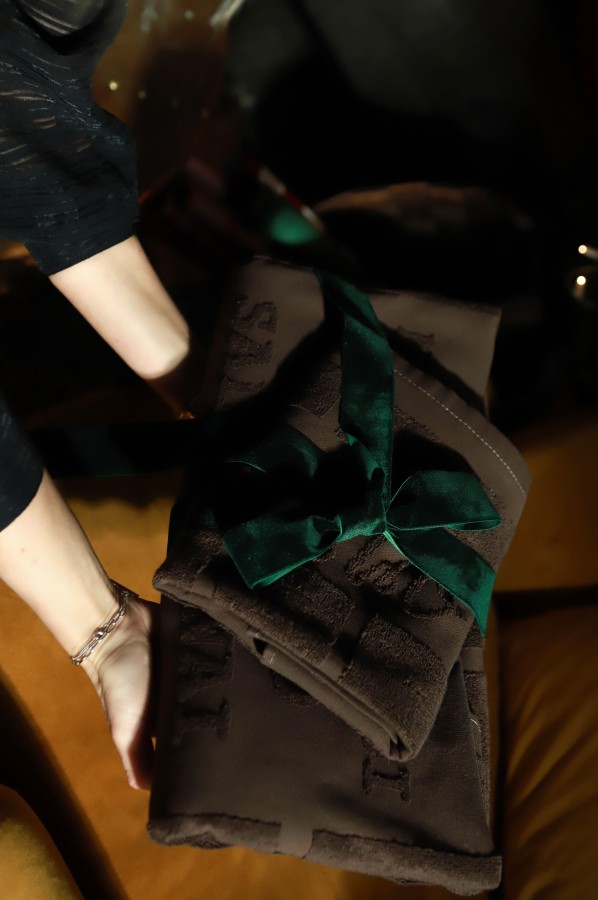 V&V. Nekaloringi gyvenimo saldumynai rankšluosčių komplektas V&V. Nekaloringi gyvenimo saldumynai rankšluosčių komplektas