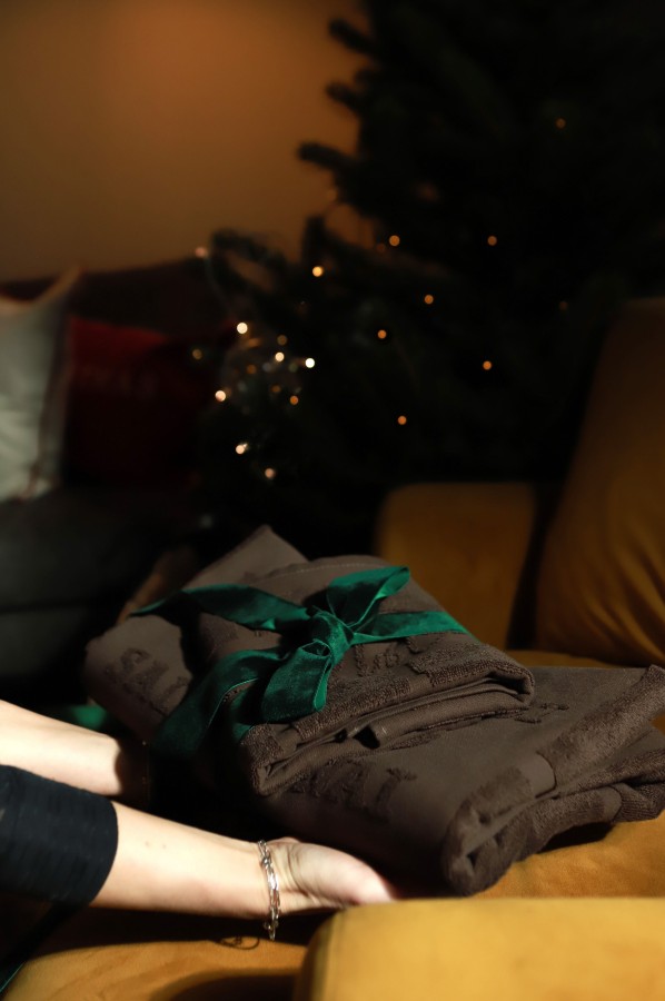 V&V. Nekaloringi gyvenimo saldumynai rankšluosčių komplektas V&V. Nekaloringi gyvenimo saldumynai rankšluosčių komplektas