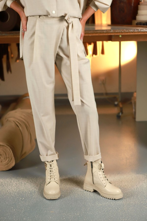 V&V. Opal‘as kelnės